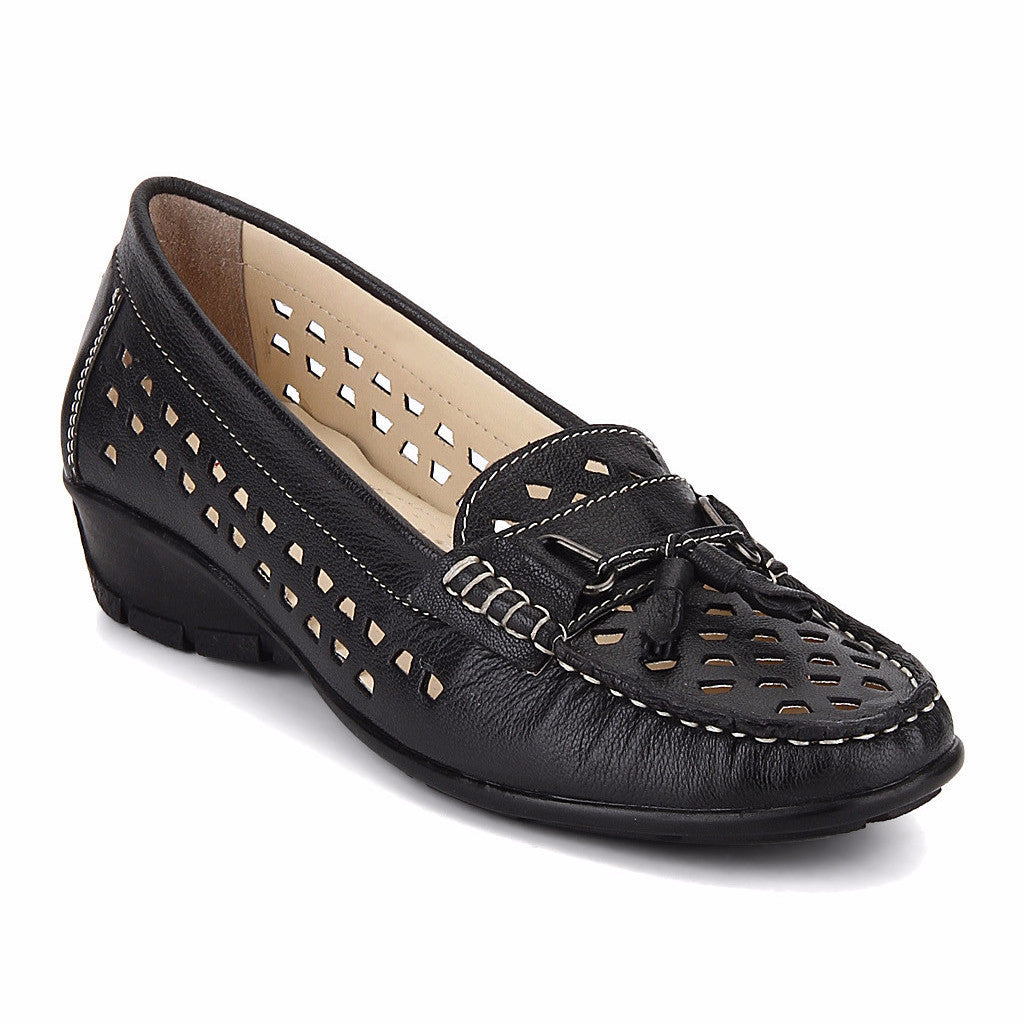 BLACK MOCCASINS